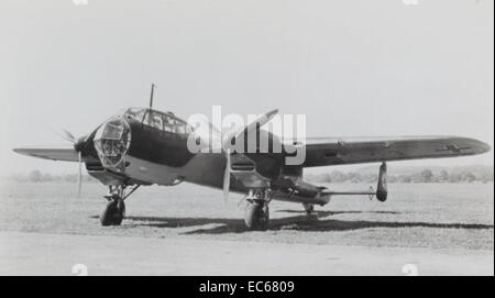 Il Dornier Do 215, un aereo tedesco della seconda guerra mondiale, è raffigurato in questa foto della Charles Daniels Collection. Il Do 215 fu utilizzato principalmente come aereo da ricognizione e bombardiere per la Luftwaffe, contribuendo alle operazioni aeree durante la guerra. Foto Stock