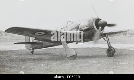 Questa fotografia, parte della Charles Daniels Collection, raffigura il Focke-Wulf FW-190, uno dei più formidabili aerei da caccia tedeschi durante la seconda guerra mondiale. L'FW-190 era noto per la sua versatilità e forza sia per la superiorità aerea che per i ruoli di attacco al suolo. Foto Stock