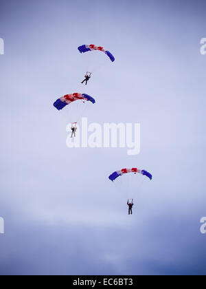 Membri della RAF Falchi paracadute team display Foto Stock