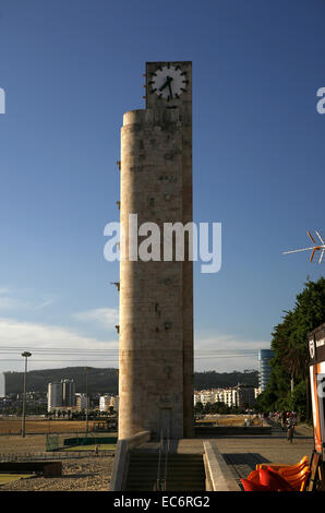 Torre dell'orologio sul lungomare di Figueira da Foz coimbra destrikt portogallo Europa Foto Stock