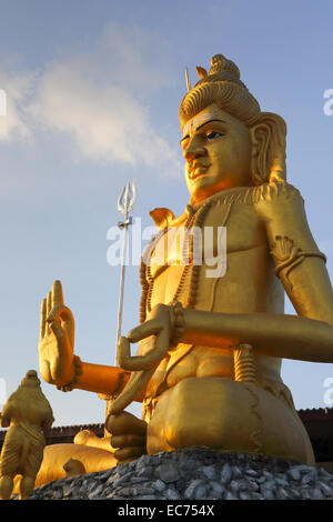 Statua del dio indù Shiva a Koneswaram tempio di Trincomalee Foto Stock