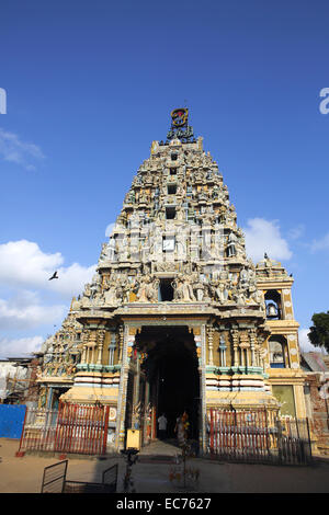 Sri Pathrakali tempio indù gopuram torre di Trincomalee, Sri Lanka Foto Stock