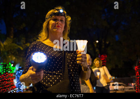 Santo Domingo, Repubblica Dominicana. 9 Dic 2014. Un residente prende parte a una protesta contro la corruzione e l impunità nel contesto della Giornata internazionale contro la corruzione in Santo Domingo, Repubblica Dominicana, il 9 dicembre 2014. La Giornata Internazionale contro la corruzione viene celebrata ogni anno il 9 dicembre. © Fran Afonso/Xinhua/Alamy Live News Foto Stock