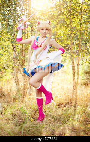 Donna che indossa il costume di Pretty Guardian Sailor Moon Foto stock -  Alamy