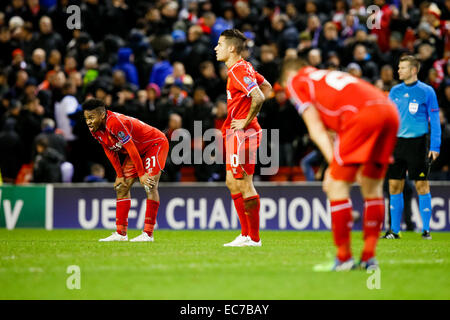 Raheem Sterling (Liverpool), 9 dicembre 2014 - Calcio : Raheem Sterling di Liverpool reagisce al fischio finale durante la UEFA Champions League match tra Liverpool e FC Basilea ad Anfield di Liverpool, in Inghilterra. (Foto di AFLO) Foto Stock