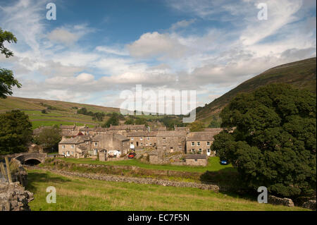 Villaggio di Thwaite alla testa di Swaledale, North Yorkshire, in tarda estate. Foto Stock