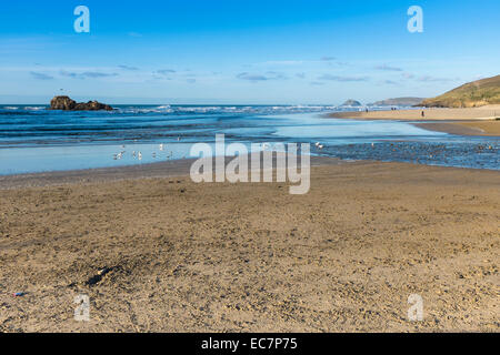 Perranporth Beach, a Perranporth sulla North Atlantic Coast della contea della Cornovaglia nel sud ovest dell'Inghilterra. Foto Stock