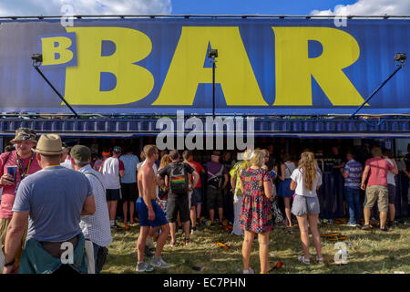 I fratelli sidro bar presso il festival di Glastonbury nel Somerset. Foto Stock