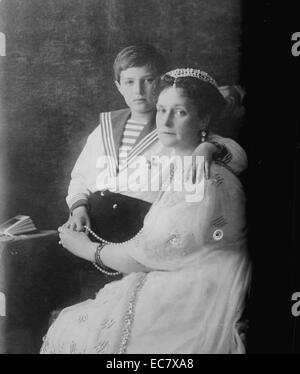 Alexandra Feodorovna Romanova (1872-1918), Imperatrice consorte della Russia e del coniuge di Nicholas II, con il suo figlio Alexei Nikolayevich, Tsarevich della Russia (1904-1918) Foto Stock