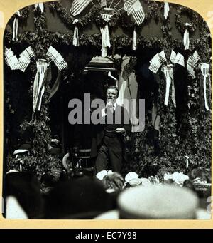 "Avete inteso che i migliori prodotti di Stato erano i suoi uomini e donne". Il presidente Roosevelt a Proctor, Vt.' Stereografia mostra Roosevelt (1858-1918) parlando a una platea. Foto Stock