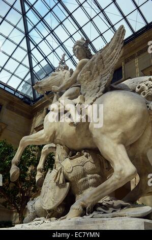 Statua in marmo di Hermes riding Pegasus creato da Antoine Coysevox (1640-1720), scultore francese. Risalenti al XVII secolo Foto Stock