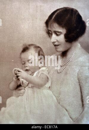 La duchessa di York, più tardi la regina Elisabetta con la sua figlia infante, Princess (più tardi la Regina Elisabetta II) 1926 Foto Stock