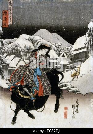 Giapponese colorate a mano la xilografia. L'immagine mostra una donna a cavallo di un toro al di fuori di un villaggio. Creato tra il 1836 e il 1844. Foto Stock