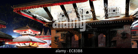 Esterno del Tempio di Jagannath, Sito Patrimonio Mondiale dell'UNESCO, Durbar Square, Città Vecchia, la città di Kathmandu, Nepal, Asia. Foto Stock