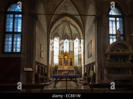 Abside della sacrestia con Giovanni Bellini pittura, la Basilica di Santa Maria Gloriosa dei Frari - Venezia Italia Foto Stock