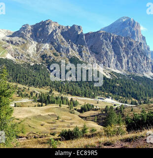 Picchi chiamato Cimma Falzarego, Col de Bos Rozes e il più alto della Tofana di Rozes in Tofane gruppo di montagna nelle Dolomiti vicino a Cortina d Foto Stock