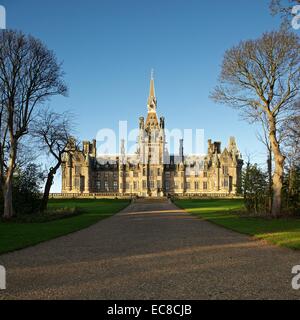 Una immagine a colori del fronte di Fettes College Foto Stock