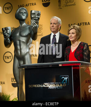 Los Angeles, Stati Uniti d'America. Decimo Dec, 2014. Screen Actors Guild (SAG) Awards Foundation Presidente JoBeth Williams (R) e il vice presidente Daryl Anderson parla all'annuncio delle candidature per il XXI SAG Awards di Los Angeles, Stati Uniti, Dic 10, 2014. © Yang Lei/Xinhua/Alamy Live News Foto Stock