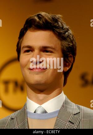 Los Angeles, CA, Stati Uniti d'America. Decimo Dec, 2014. Ansel Elgort presso la conferenza stampa per la ventunesima edizione del SAG Awards nomination annuncio, Pacific Design Center di Los Angeles, CA 10 dicembre 2014. Credito: Elizabeth Goodenough/Everett raccolta/Alamy Live News Foto Stock