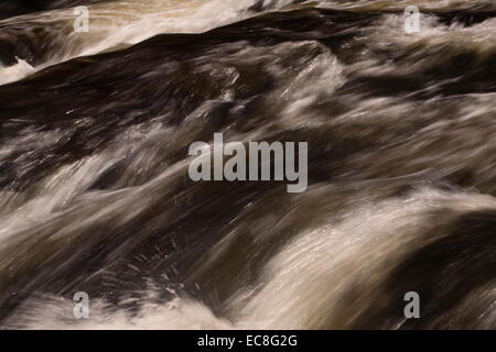 Correndo in acqua Pier's Gorge in primavera Foto Stock