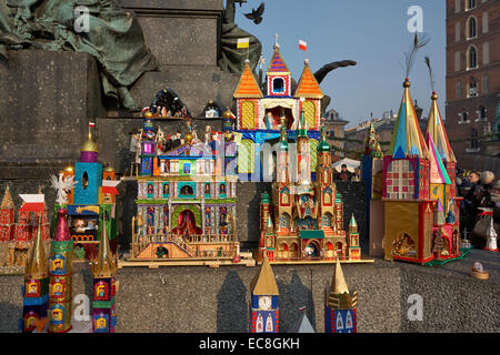 Polonia Cracovia Natale Presepe Szopki sul display la piazza principale Foto Stock