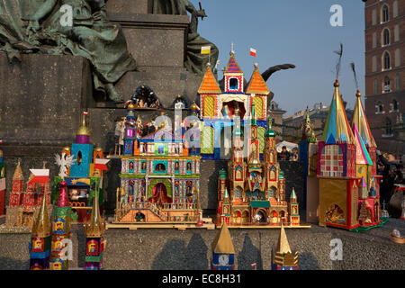 Polonia Cracovia Natale Presepe Szopki sul display la piazza principale Foto Stock