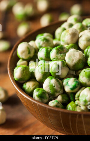 In casa di spezie secco Wasabi piselli come antipasto Foto Stock