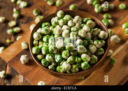 In casa di spezie secco Wasabi piselli come antipasto Foto Stock