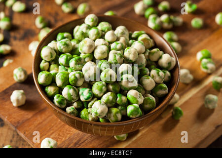 In casa di spezie secco Wasabi piselli come antipasto Foto Stock