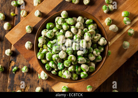 In casa di spezie secco Wasabi piselli come antipasto Foto Stock