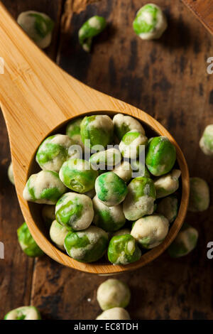 In casa di spezie secco Wasabi piselli come antipasto Foto Stock