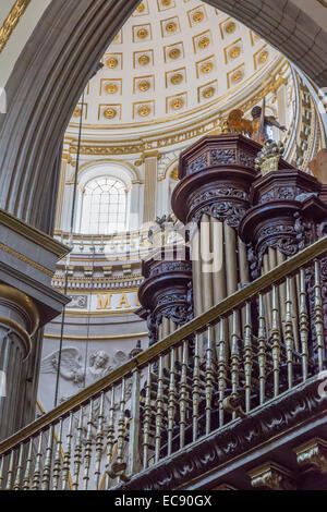 Tubo di ornati organo nella Cattedrale di Puebla, un secolo XVI, la Chiesa Cattolica Romana a Puebla, Messico Foto Stock