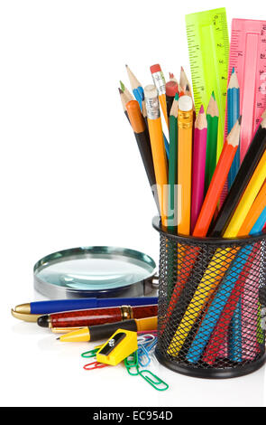 Accessori per la scuola isolata su sfondo bianco Foto Stock