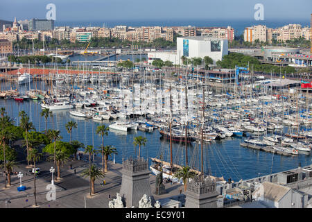 Port Vell di Barcellona, in Catalogna, Spagna. Vista da sopra. Foto Stock