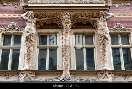 Facciata in Art Nouveau, nella città vecchia, Vecrīga Riga, Lettonia Foto Stock