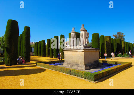 Statue della Regina Isabel, re Fernando e Cristoforo Colombo nei giardini di Alcázar de los Reyes Cristianos Foto Stock