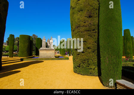 Statue della Regina Isabel, re Fernando e Cristoforo Colombo nei giardini di Alcázar de los Reyes Cristianos Foto Stock