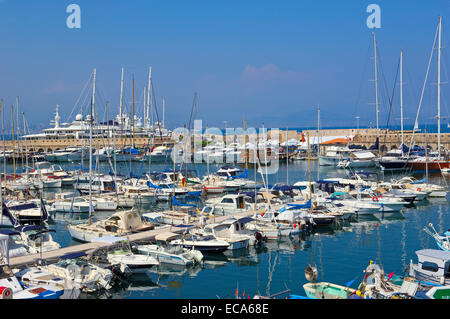 Porto degli Yacht, Antibes, Provence-Alpes-Côte d'Azur, Costa Azzurra, Francia, Europa Foto Stock