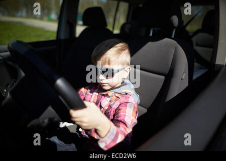 Ragazzo padri di guida auto Foto Stock