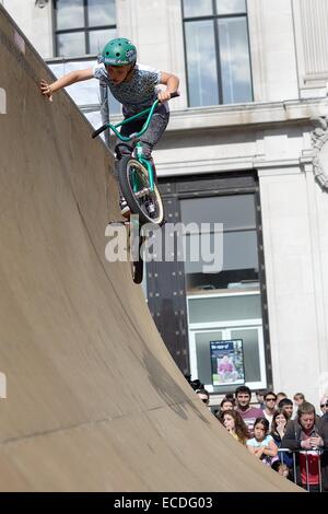 UK BMX vert round della serie 03 come parte del Gumball Rally 3000 su Regent Street dove: Londra, Regno Unito quando: 08 Giu 2014 Foto Stock