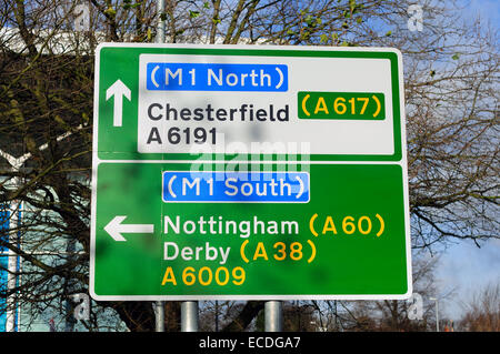 Mansfield,Nottinghamshire,UK. 11 dicembre 2014 .Traffico Stradale segno . Foto Stock