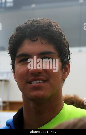 Surfista brasiliano Gabriel Medina al WCT Billabong Rio Pro 2013 a la spiaggia di Barra da Tijuca. Rio de Janeiro, Brasile. Foto Stock