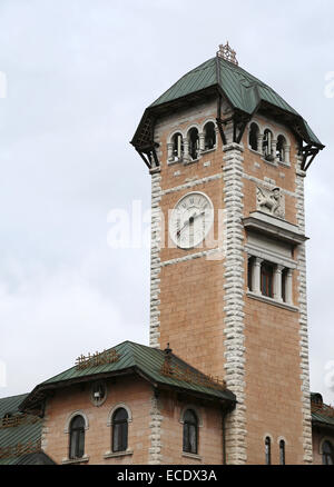 Municipio di torre con la città di Asiago Provincia di Vicenza in Italia Foto Stock