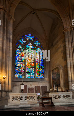 Finestra in vetro dipinto da Alfons Mucha in stile Art Nouveau, San Vito's Cathedral, Prazsky Hrad quartiere Castello, Praga, Repubblica Ceca ri Foto Stock