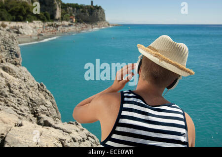 Adolescente estate vacanze rilassanti cuffie hat Foto Stock