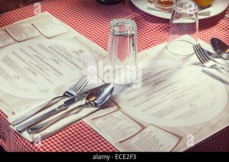 Praga, Repubblica Ceca - 20 Ottobre 2014: serba ristorante nel cuore di Praga, un design interno tradizionale, con nome Biogurmania - Je Foto Stock