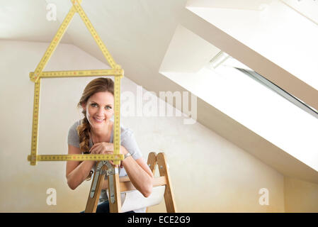 Casa donna forma forma del simbolo idea Foto Stock