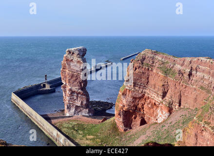 Lange Anna, Tall Anna, pietra arenaria rossa pinnacle, punto di riferimento di Helgoland, Schleswig-Holstein, Germania Foto Stock