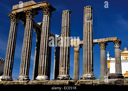 Portogallo Alentejo: Tempio Romano nella storica città di Évora Foto Stock