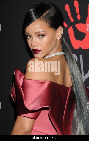 Los Angeles, California, USA. Undicesimo Dec, 2014. Dic 11, 2014 - Los Angeles, California, Stati Uniti d'America - cantante Rihanna a Rihanna la prima relazione annuale di Diamond sfera mantenuta al vigneto, Beverly Hills. Credito: Paolo Fenton/ZUMA filo/Alamy Live News Foto Stock